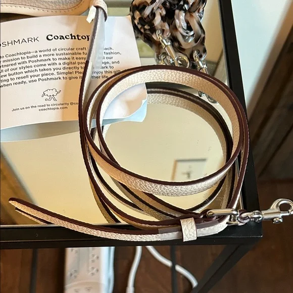 Coachtopia Ivory Leather Crossbody Bag - Picture 5 of 11